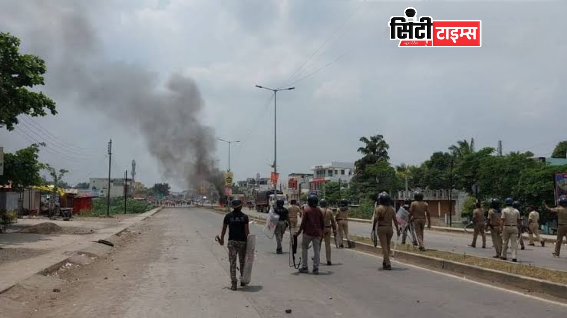 जालन्यात मराठा आंदोलनाला हिंसक वळण , दगडफेकीत ३८ पोलीस जखमी